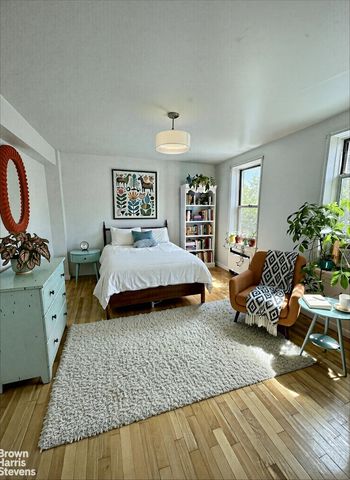 7261 113th St Apt 3C, New York City, NY 11375