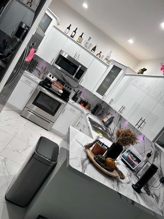 1827 NW 68th Ter, Miami, FL 33147