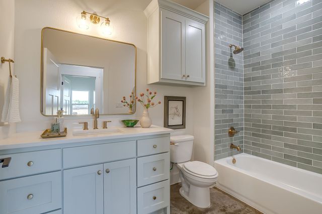 106 Cardinal Woods Court, Granbury, TX 76049