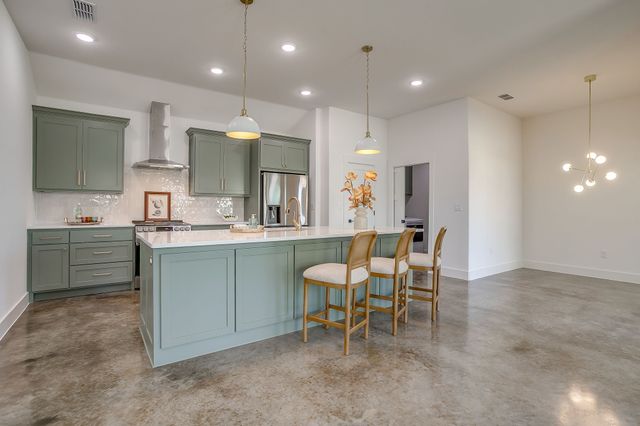 106 Cardinal Woods Court, Granbury, TX 76049