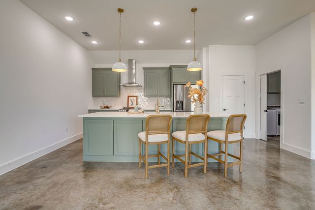 106 Cardinal Woods Court, Granbury, TX 76049