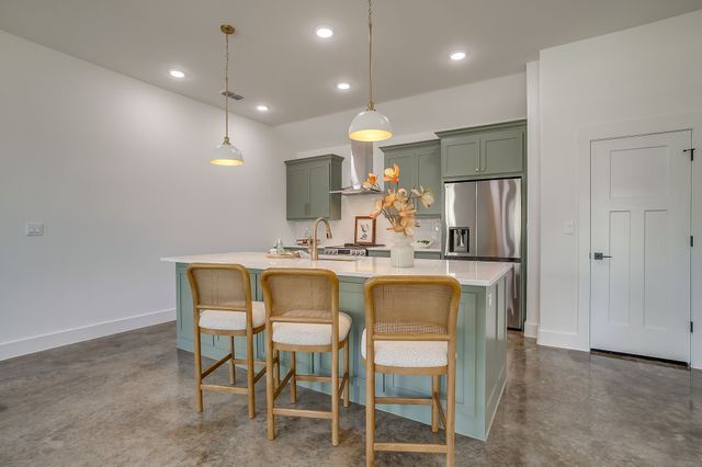 106 Cardinal Woods Court, Granbury, TX 76049