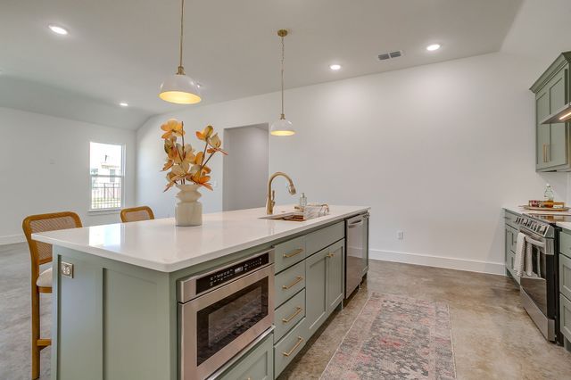 106 Cardinal Woods Court, Granbury, TX 76049