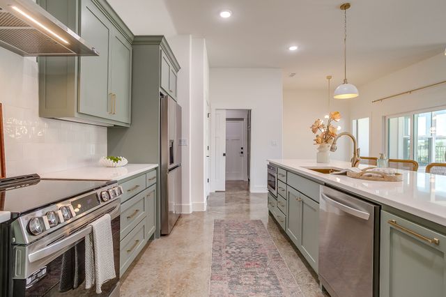 106 Cardinal Woods Court, Granbury, TX 76049
