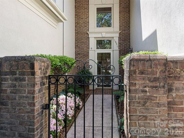 8952 Challis Hill Lane, Charlotte, NC 28226
