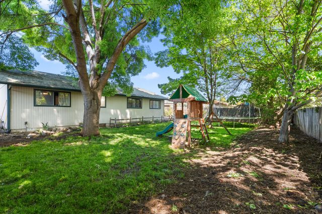 2190 Delta Waters Road, Medford, OR 97504