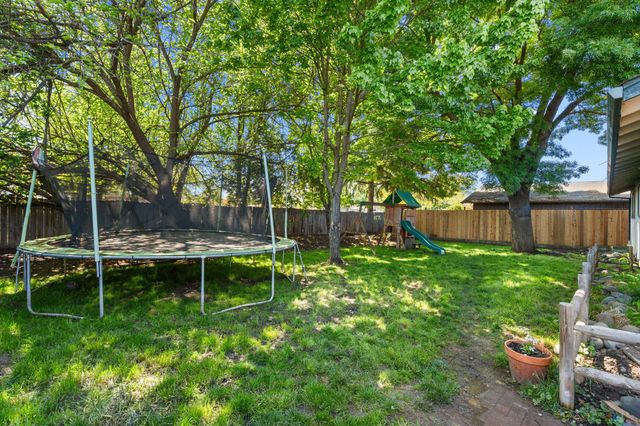 2190 Delta Waters Road, Medford, OR 97504