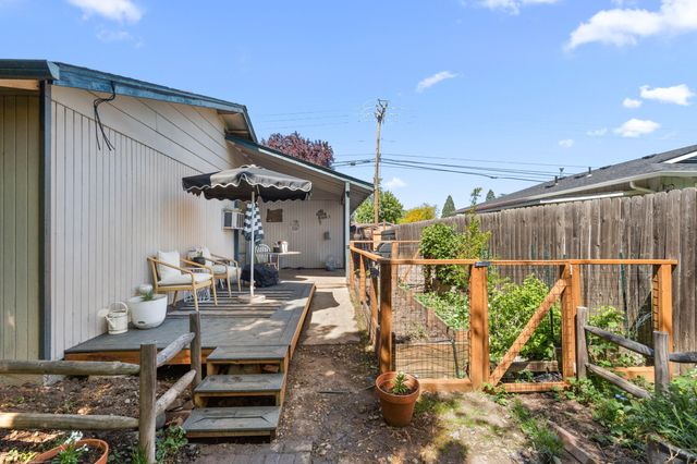 2190 Delta Waters Road, Medford, OR 97504