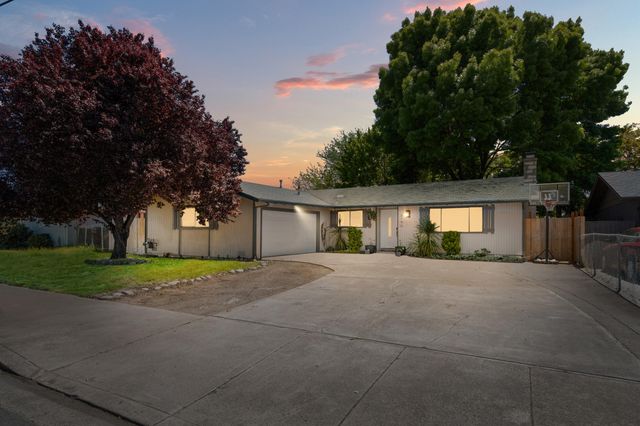 2190 Delta Waters Road, Medford, OR 97504