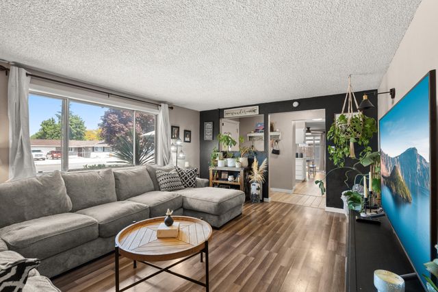 2190 Delta Waters Road, Medford, OR 97504