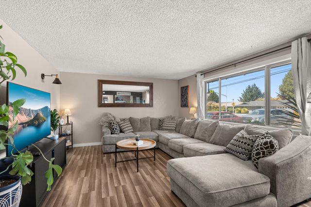 2190 Delta Waters Road, Medford, OR 97504