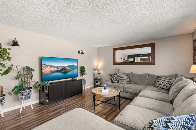 2190 Delta Waters Road, Medford, OR 97504