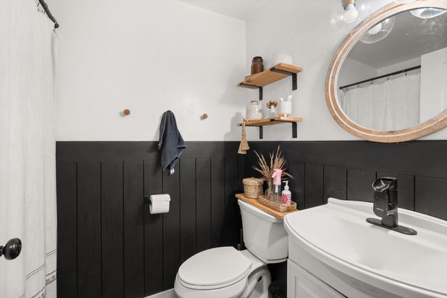 2190 Delta Waters Road, Medford, OR 97504