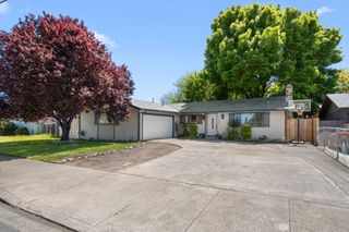 2190 Delta Waters Road, Medford, OR 97504