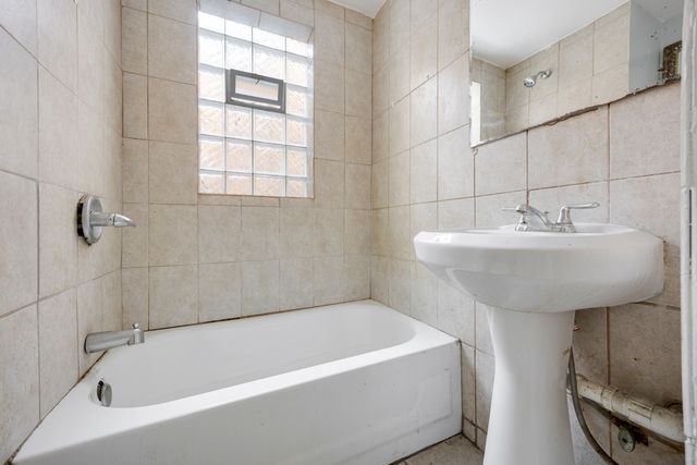 7241 S Yale Avenue, Chicago, IL 60621