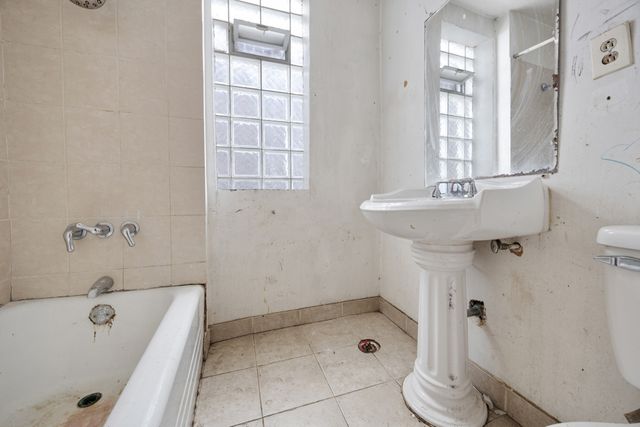 7241 S Yale Avenue, Chicago, IL 60621