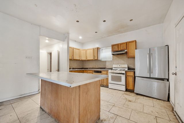 7241 S Yale Avenue, Chicago, IL 60621