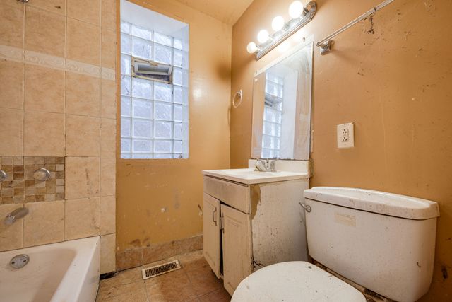 7241 S Yale Avenue, Chicago, IL 60621