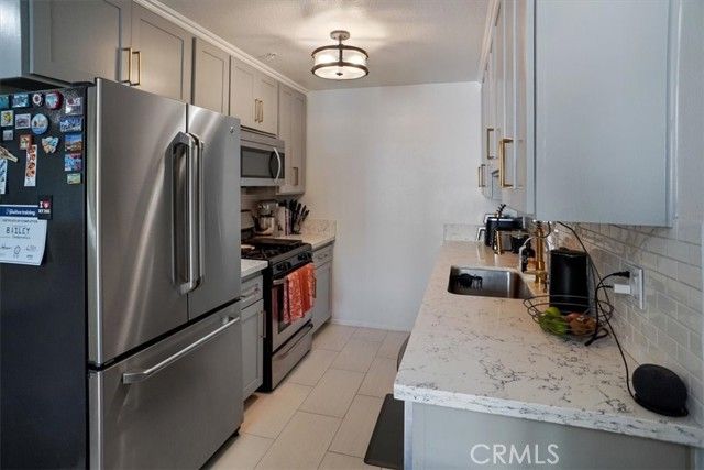 11044 Acama, North Hollywood (los Angeles), CA 91602