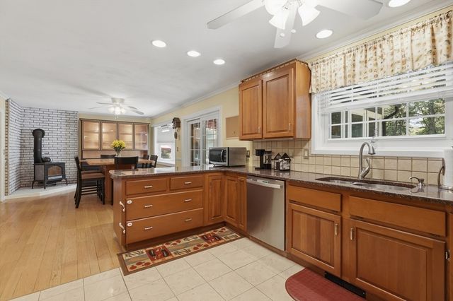 73 West Street, Pepperell, MA 01463