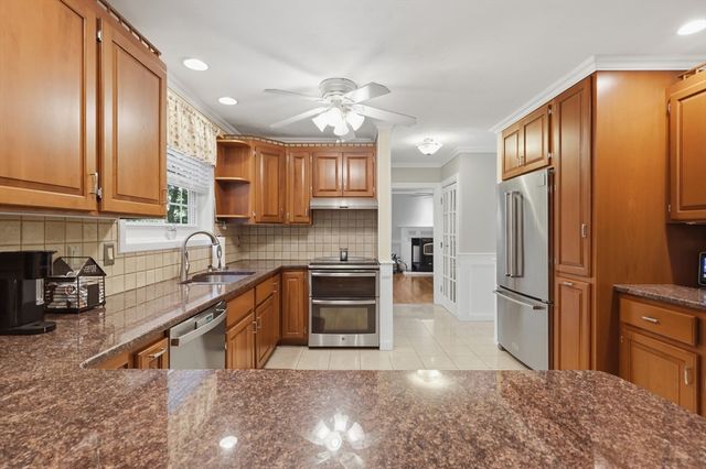 73 West Street, Pepperell, MA 01463