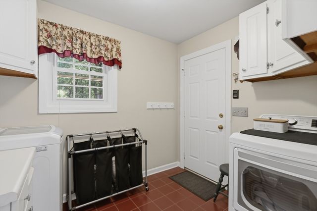 73 West Street, Pepperell, MA 01463