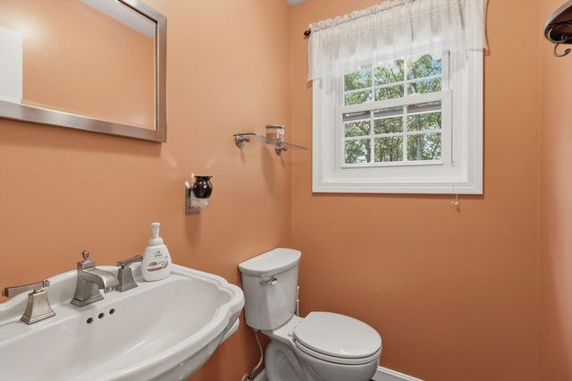 73 West Street, Pepperell, MA 01463