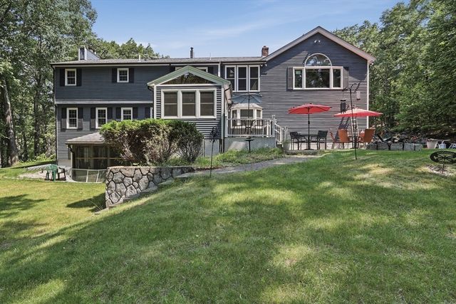 73 West Street, Pepperell, MA 01463