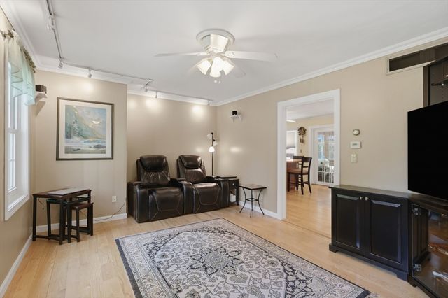 73 West Street, Pepperell, MA 01463