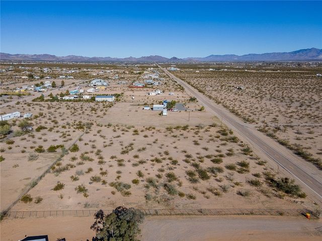 897 S Estrella Road, Golden Valley, AZ 86413