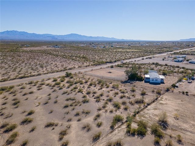 897 S Estrella Road, Golden Valley, AZ 86413