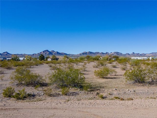 897 S Estrella Road, Golden Valley, AZ 86413