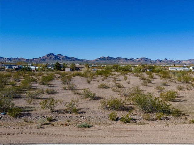 897 S Estrella Road, Golden Valley, AZ 86413