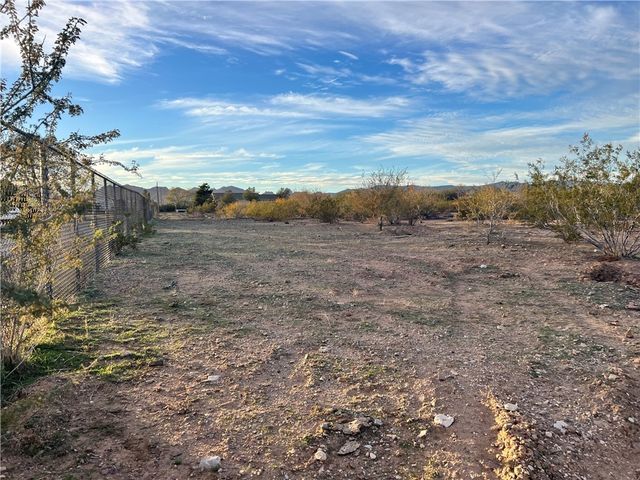 897 S Estrella Road, Golden Valley, AZ 86413