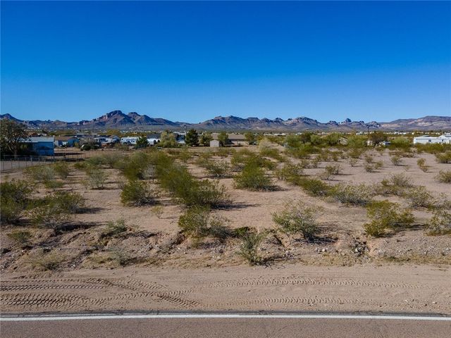 897 S Estrella Road, Golden Valley, AZ 86413