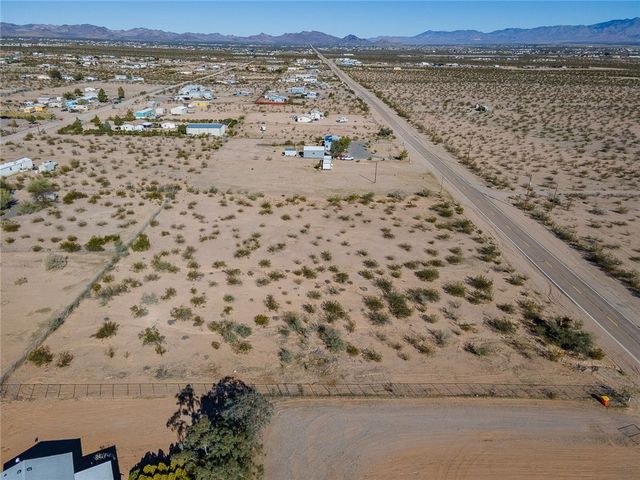 897 S Estrella Road, Golden Valley, AZ 86413