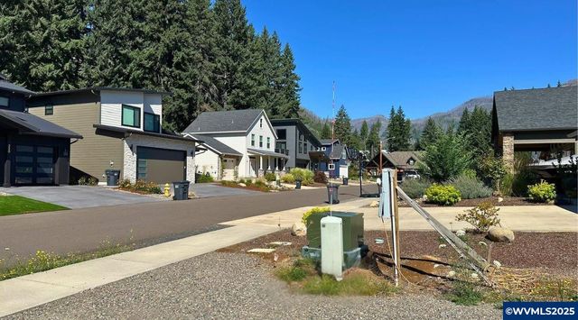 295 Janice Ct, Detroit, OR 97342