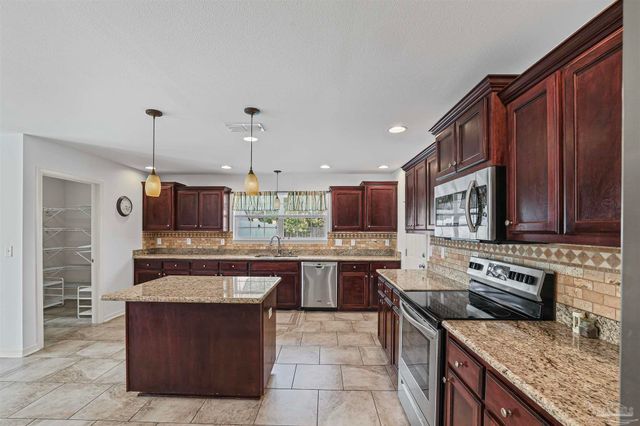 4810 Endeavor Ct, Milton, FL 32570