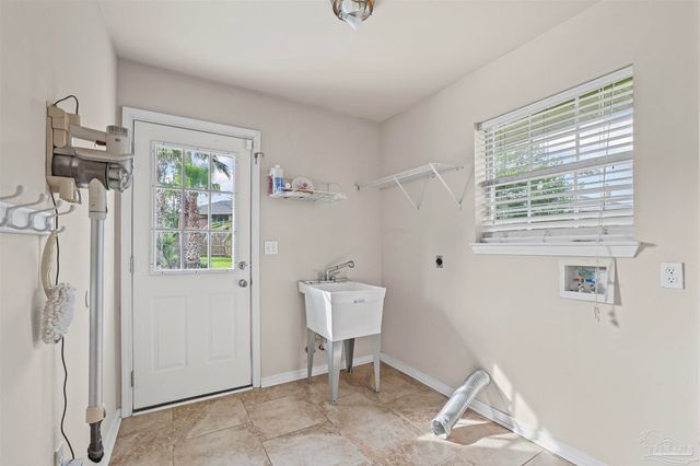4810 Endeavor Ct, Milton, FL 32570