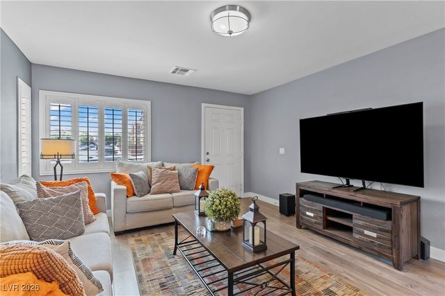 10400 Coyote Cub Avenue, Las Vegas, NV 89129