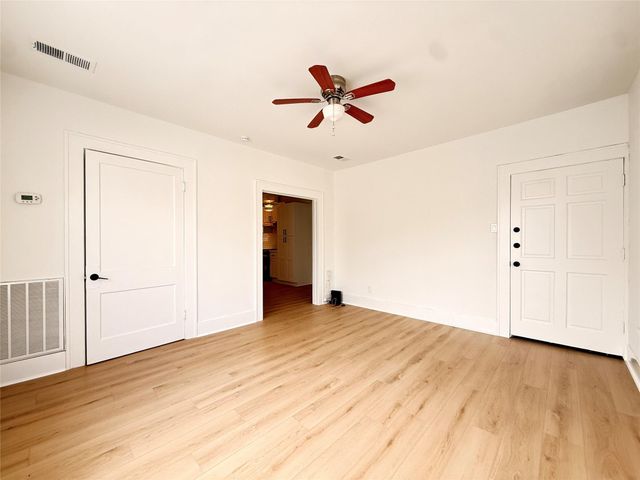 1201 W Gray Street 3, Houston, TX 77019