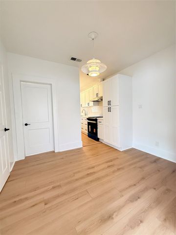 1201 W Gray Street 3, Houston, TX 77019