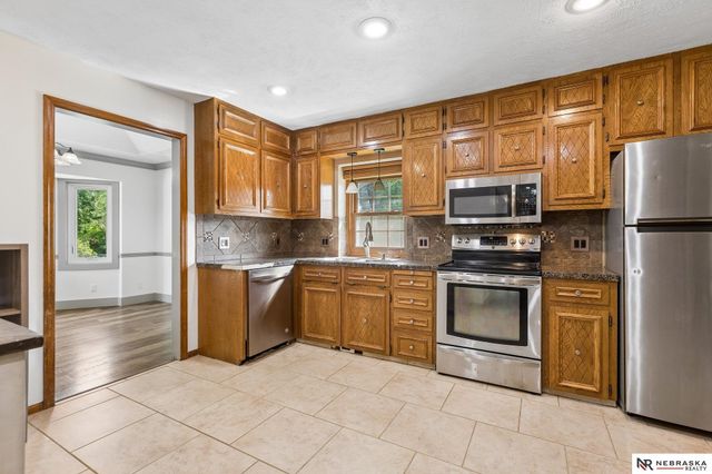6506 S 89th Circle, Ralston, NE 68127