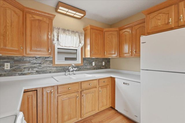 216 N 38th Avenue W, Duluth, MN 55807