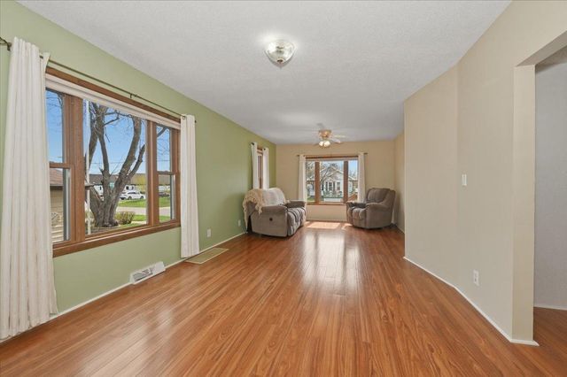 216 N 38th Avenue W, Duluth, MN 55807