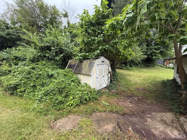 7080 S 080 E, Wolcottville, IN 46795