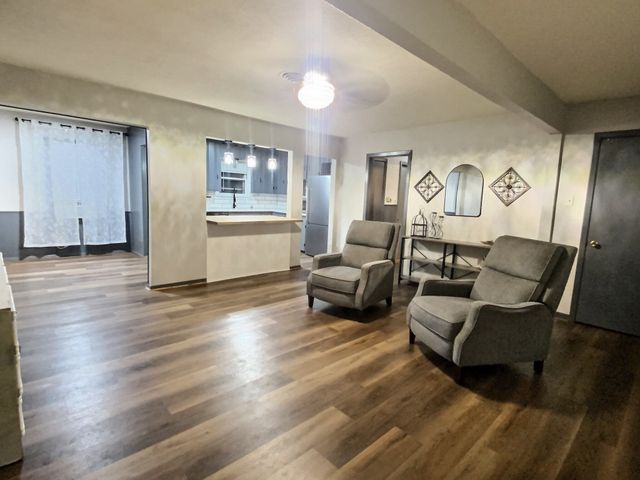 609 E Ellen Avenue, Hurst, TX 76053