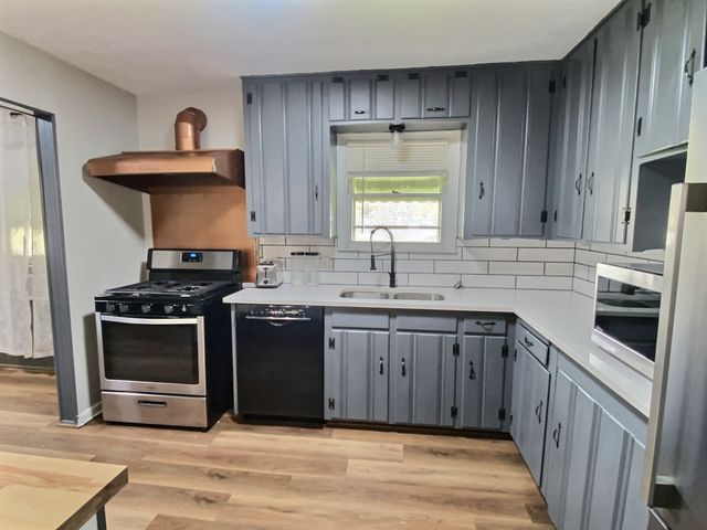 609 E Ellen Avenue, Hurst, TX 76053