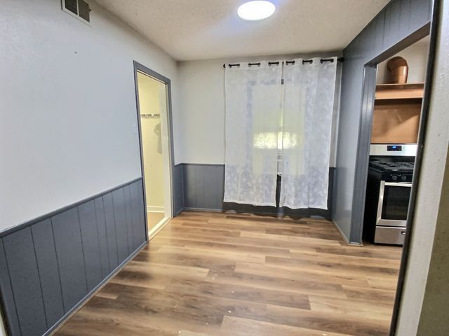 609 E Ellen Avenue, Hurst, TX 76053