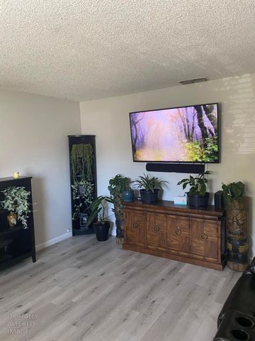 3724 MOONBEAM Dr, Sacramento, CA 95827